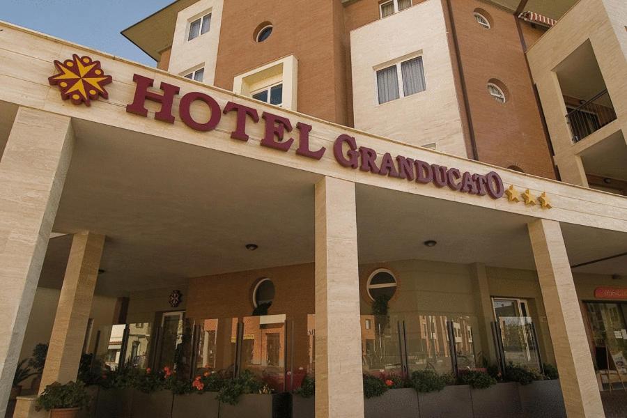 Hotel Granducato モンテルーポ・フィオレンティーノ エクステリア 写真